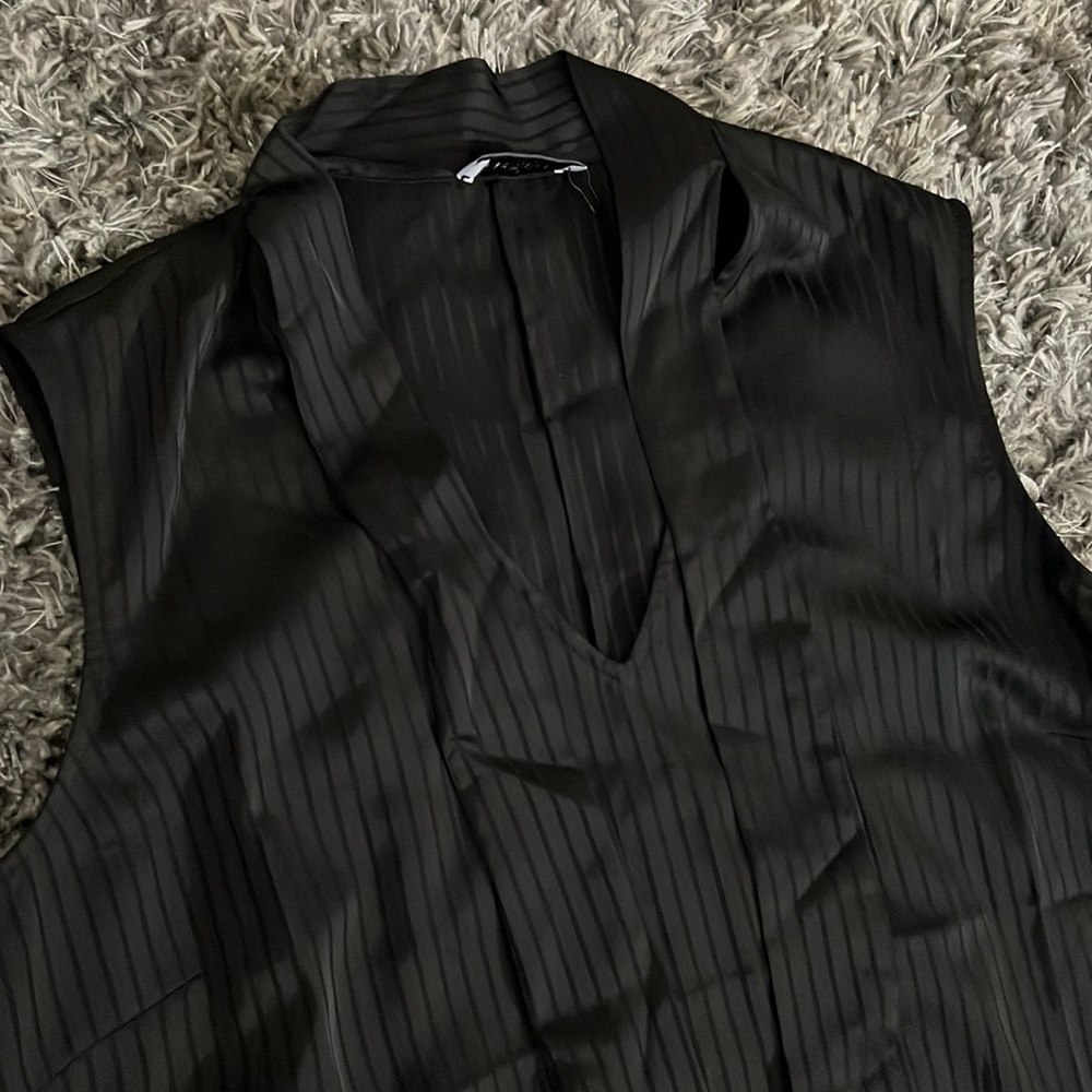 Lattelier Scarf Neck Sleeveless Blouse - Picture 10 of 14